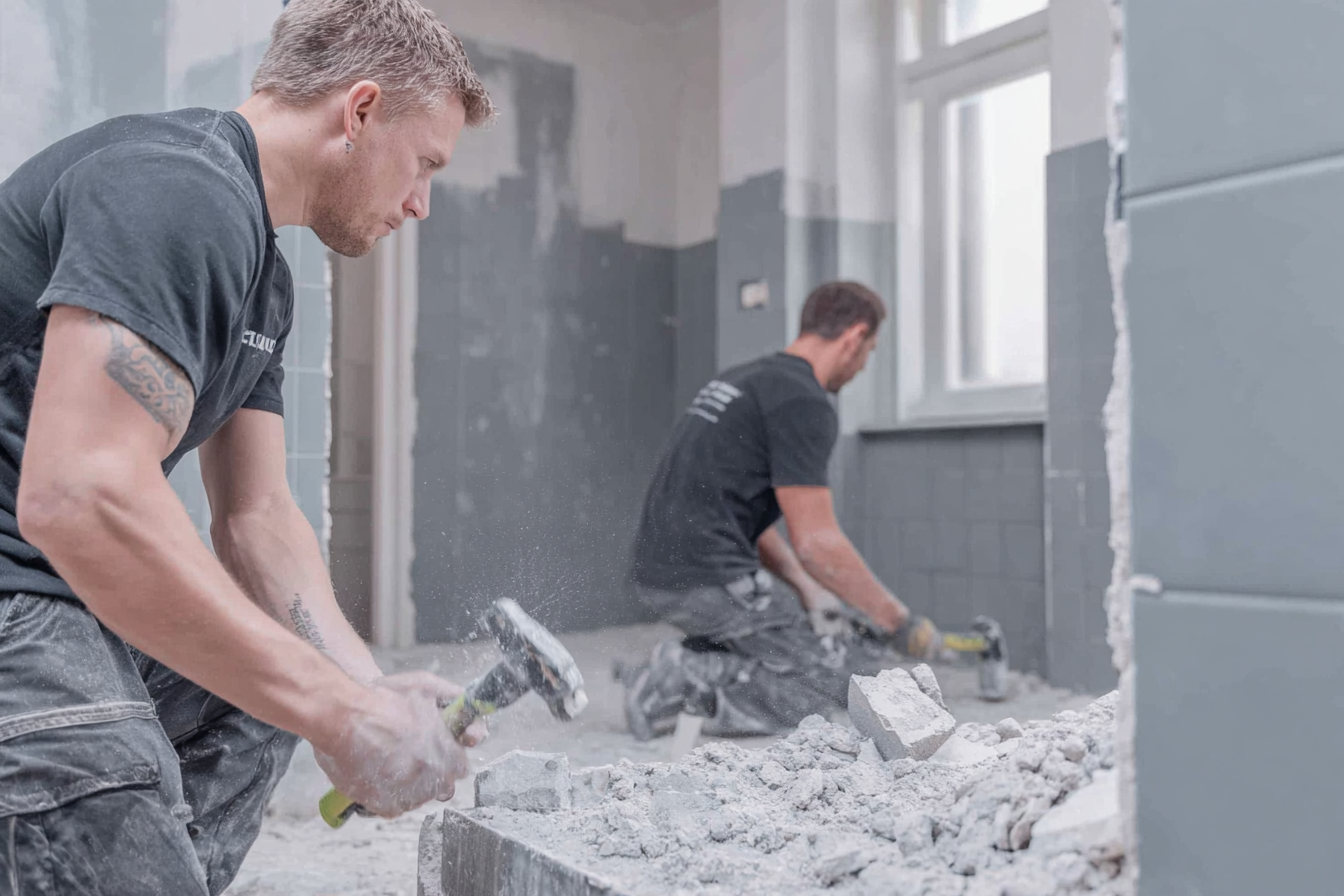 lux-dom bathroom under renovation unfinished interior old t 79acd108 a3a5 43f5 9802 fcf4b506e9bd 2